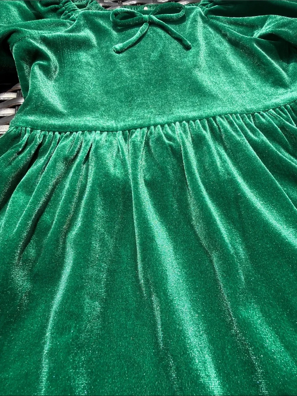 Green Velvet Puff-Sleeve Kids Dress - Elegant Holiday Style